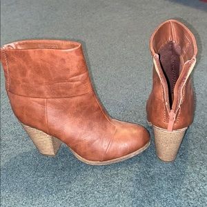 Low cut boots